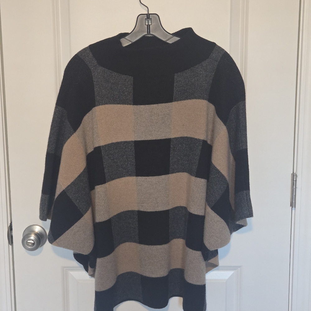 NOTE DI ANITA Plaid Poncho Sweater in Black and Tan